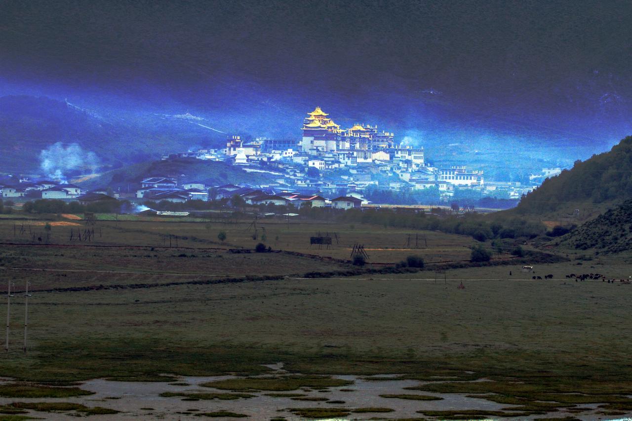 Energy Space Healing Inn Шангри-Ла Экстерьер фото